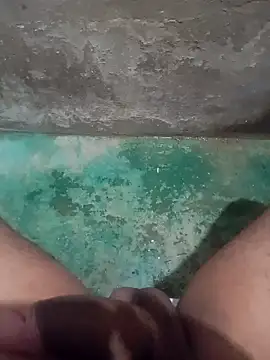 Snapshot of yaxom33 chatting on March 11, 12:05 am yaxom33 online show from March 11, 12:05 am