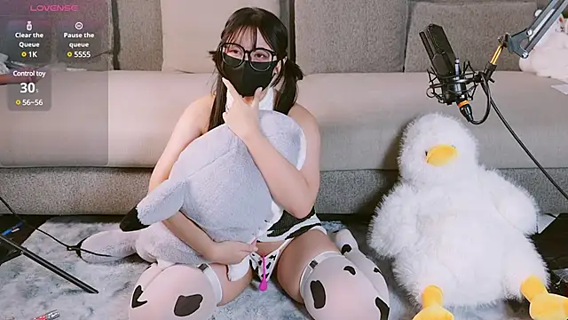 Snapshot of Yu_UwU_ chatting on January 13, 2:11 pm Yu UwU  online show from January 13, 2:11 pm