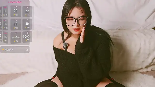 Snapshot of Yu_UwU_ chatting on March 4, 12:44 pm Yu UwU  online show from March 4, 12:44 pm