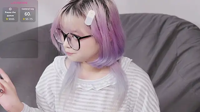 Snapshot of Yu_UwU_ chatting on October 5, 1:53 pm Yu UwU  online show from October 5, 1:53 pm