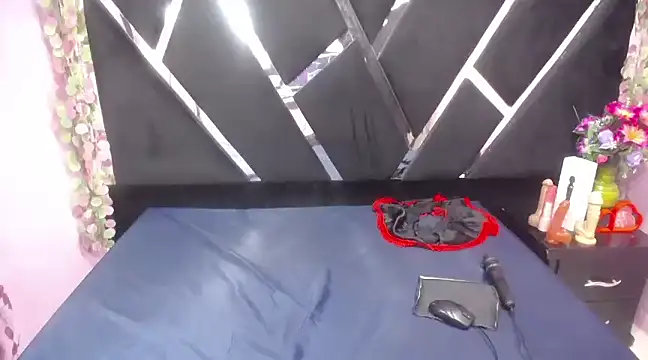 Snapshot of alison_deep chatting on February 17, 4:37 pm alison deep online show from February 17, 4:37 pm