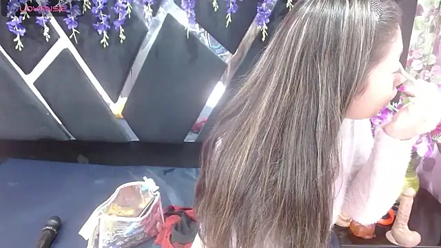 Snapshot of alison_deep chatting on March 12, 4:56 pm alison deep online show from March 12, 4:56 pm