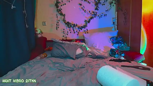 TrickyKitsune online show from March 13, 8:22 pm