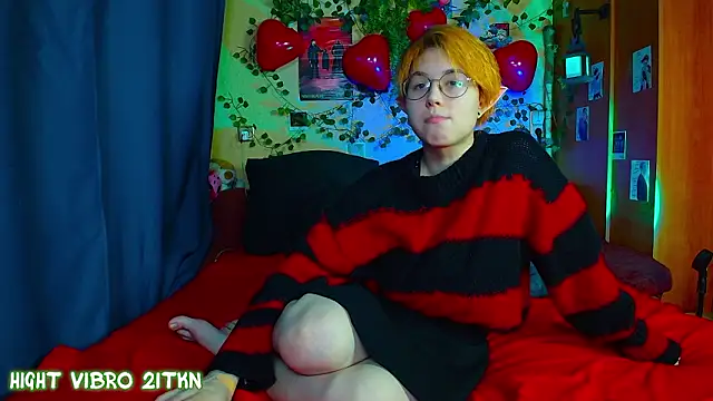 TrickyKitsune online show from February 26, 3:33 pm