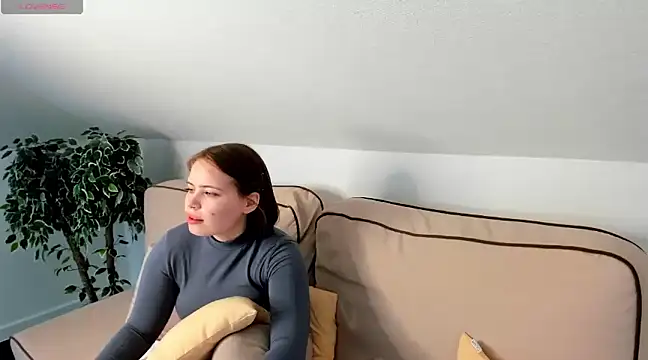 EricaElliott online show from February 6, 9:11 am