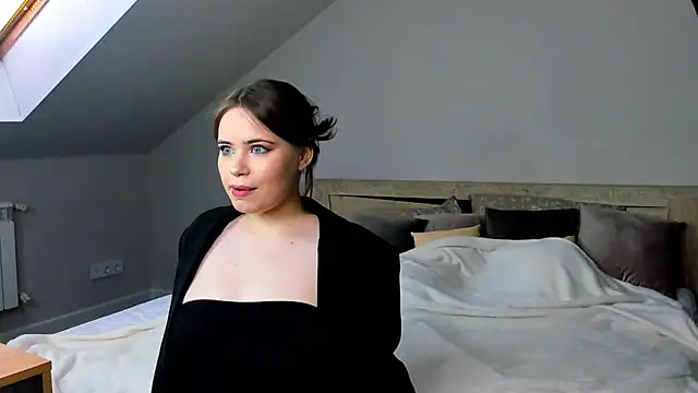 EricaElliott online show from March 15, 11:40 am