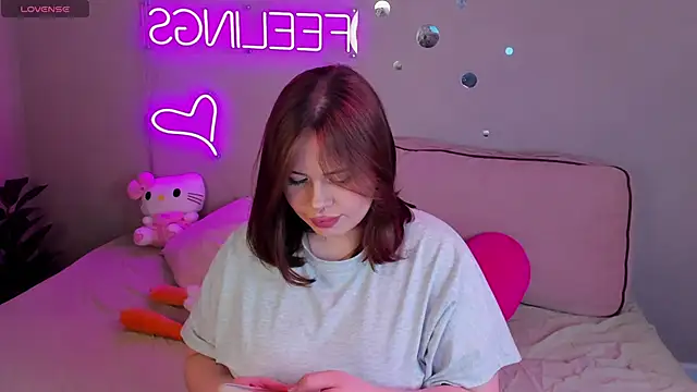 EricaElliott online show from May 9, 9:25 am