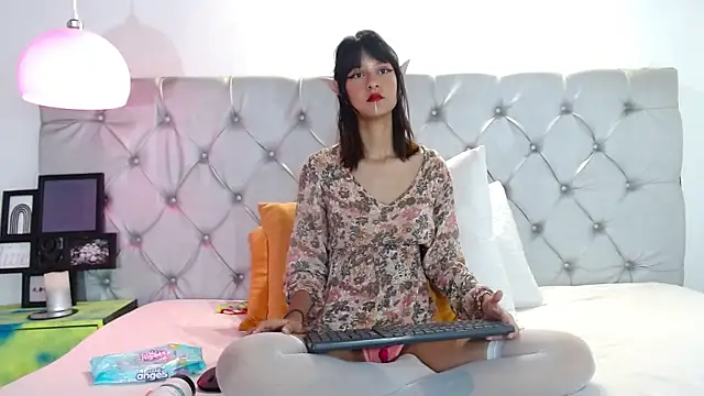 Snapshot of ravennocturne chatting on January 14, 2:00 pm ravennocturne online show from January 14, 2:00 pm