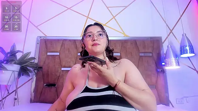 LunaPleasure online show from December 4, 5:50 am