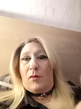 Snapshot of Sissy_Miss chatting on March 10, 10:04 pm Sissy Miss online show from March 10, 10:04 pm