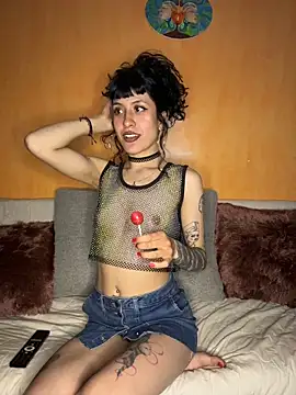 Snapshot of indira_k chatting on February 28, 1:06 am indira k online show from February 28, 1:06 am