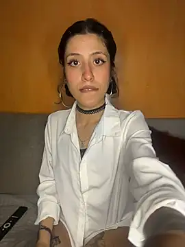 Snapshot of indira_k chatting on March 11, 12:38 am indira k online show from March 11, 12:38 am