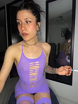 Snapshot of indira_k chatting on April 8, 12:43 am indira k online show from April 8, 12:43 am