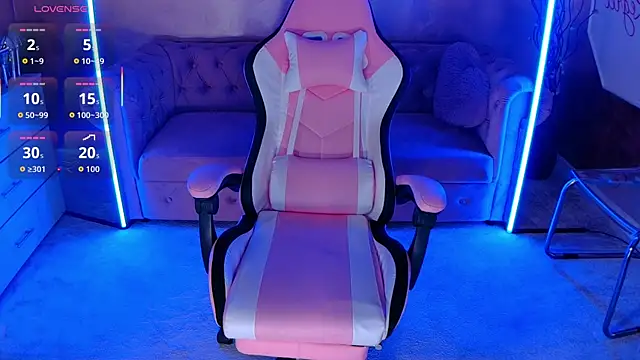 Snapshot of evanew_ chatting on October 24, 4:58 pm evanew online show from October 24, 4:58 pm