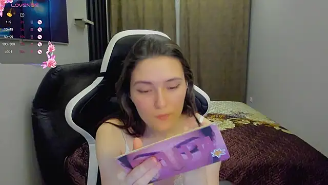 Snapshot of niki_cutes chatting on February 1, 1:15 am niki cutes online show from February 1, 1:15 am