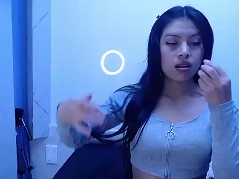 Snapshot of Chloe_Martini chatting on November 2, 3:20 am Chloe Martini online show from November 2, 3:20 am