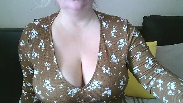 Snapshot of Wet_Maria chatting on April 2, 6:55 am Wet Maria online show from April 2, 6:55 am