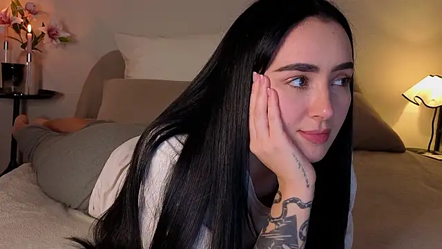 KimKhallifa online show from March 13, 4:46 pm