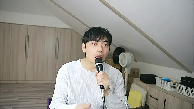 Snapshot of chinalover4199 chatting on April 7, 2:56 am chinalover4199 online show from April 7, 2:56 am