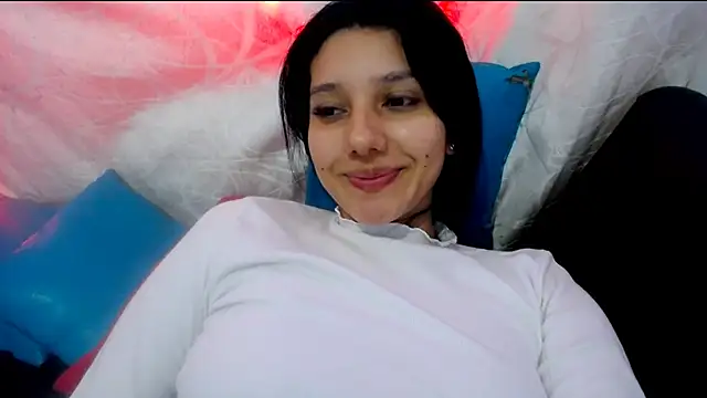 Snapshot of emmariders2 chatting on January 6, 2:03 pm emmariders2 online show from January 6, 2:03 pm
