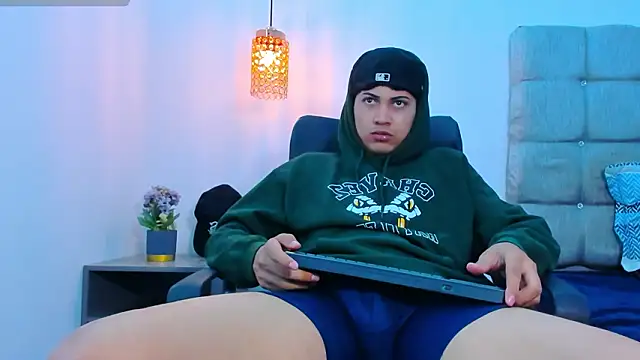 Snapshot of Br4ndxpimm chatting on February 24, 1:53 pm Br4ndxpimm online show from February 24, 1:53 pm