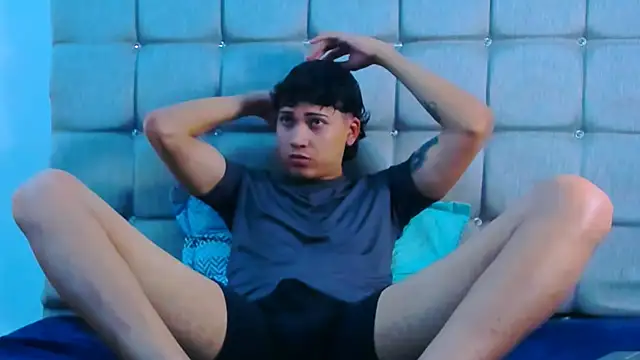 Snapshot of Br4ndxpimm chatting on February 25, 2:10 am Br4ndxpimm online show from February 25, 2:10 am