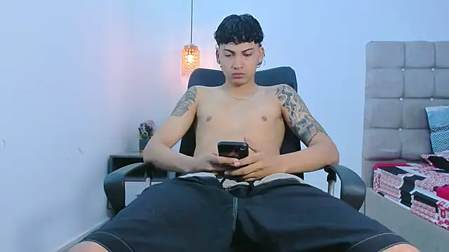 Snapshot of Br4ndxpimm chatting on March 17, 4:21 pm Br4ndxpimm online show from March 17, 4:21 pm