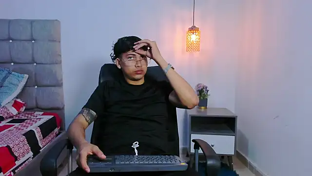 Snapshot of Br4ndxpimm chatting on March 19, 1:26 pm Br4ndxpimm online show from March 19, 1:26 pm