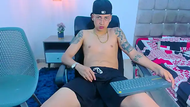 Snapshot of Br4ndxpimm chatting on March 21, 7:17 pm Br4ndxpimm online show from March 21, 7:17 pm