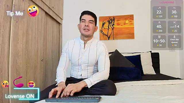 Snapshot of Andrewstelle_coleman chatting on October 30, 5:35 pm Andrewstelle coleman online show from October 30, 5:35 pm