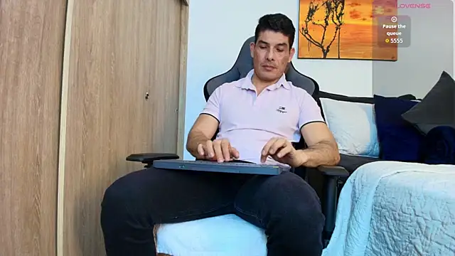 Snapshot of Andrewstelle_coleman chatting on February 18, 5:36 am Andrewstelle coleman online show from February 18, 5:36 am