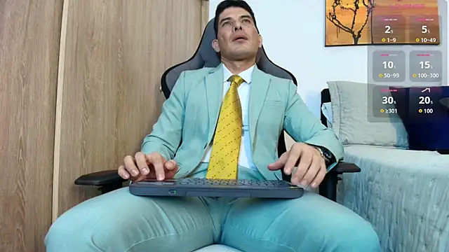 Snapshot of Andrewstelle_coleman chatting on March 11, 5:35 am Andrewstelle coleman online show from March 11, 5:35 am