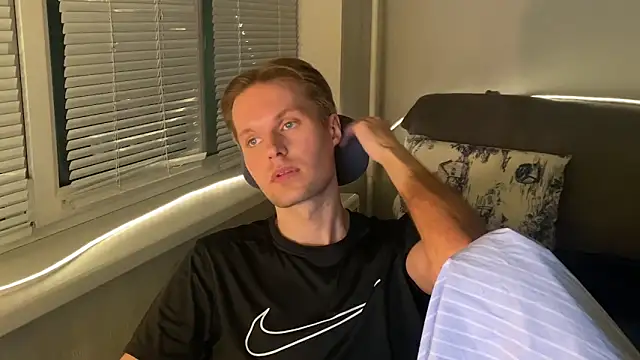 Leonnextdoor online show from January 15, 6:55 pm