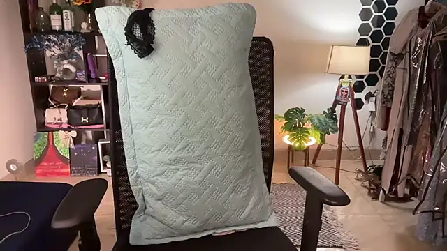 roseofvenom online show from February 6, 7:39 pm