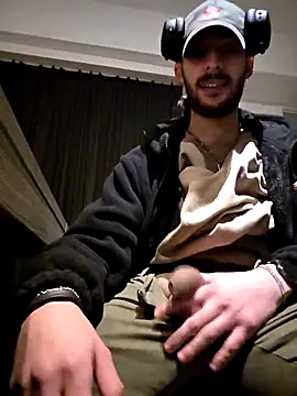 Snapshot of Levi_Latino chatting on February 9, 8:13 pm Levi Latino online show from February 9, 8:13 pm