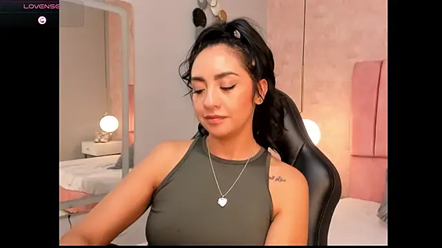 MAGIC AURORAA online show from March 20, 3:58 pm