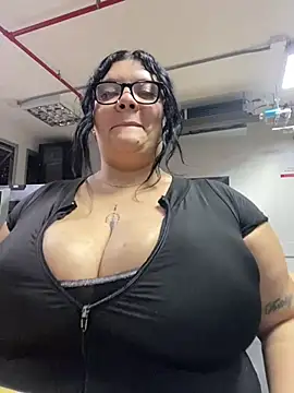 Snapshot of violeta_candyy_ chatting on February 26, 2:21 am violeta candyy online show from February 26, 2:21 am