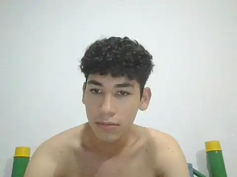 Snapshot of leo_teen chatting on January 18, 3:31 am leo teen online show from January 18, 3:31 am