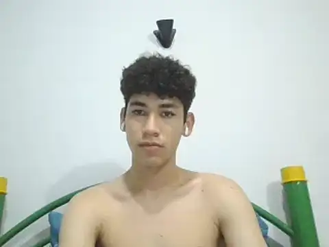 Snapshot of leo_teen chatting on January 24, 2:49 am leo teen online show from January 24, 2:49 am