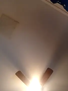 k1oudE online show from February 10, 2:26 am