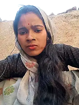 Snapshot of Arini_Arora chatting on February 14, 5:41 am Arini Arora online show from February 14, 5:41 am