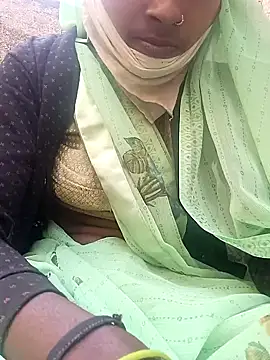 Snapshot of Arini_Arora chatting on February 22, 11:24 am Arini Arora online show from February 22, 11:24 am