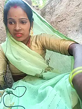 Snapshot of Arini_Arora chatting on February 24, 8:06 am Arini Arora online show from February 24, 8:06 am