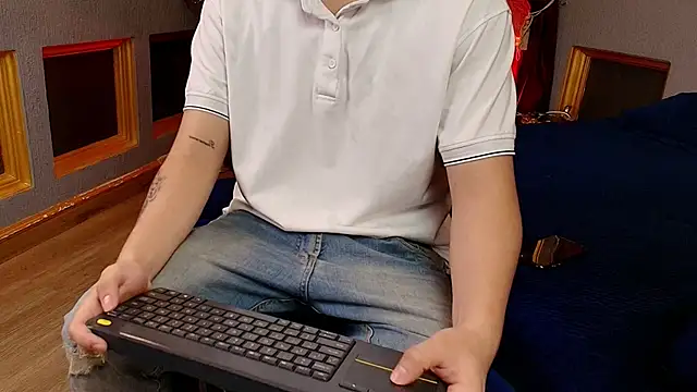 MarcoVitto online show from December 3, 11:52 am