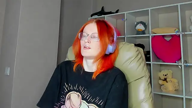 ElizabethHarpper online show from February 9, 9:24 am