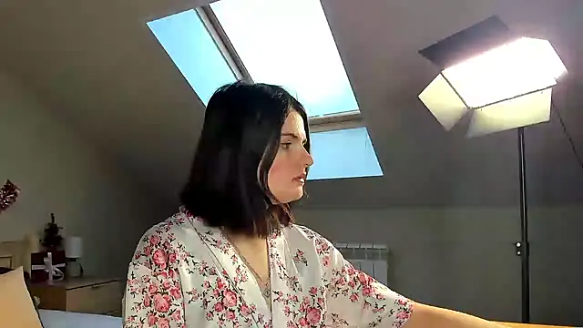 Snapshot of CharlotteMitchell chatting on January 9, 8:03 am CharlotteMitchell online show from January 9, 8:03 am