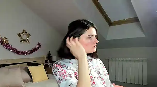 Snapshot of CharlotteMitchell chatting on January 9, 11:03 am CharlotteMitchell online show from January 9, 11:03 am