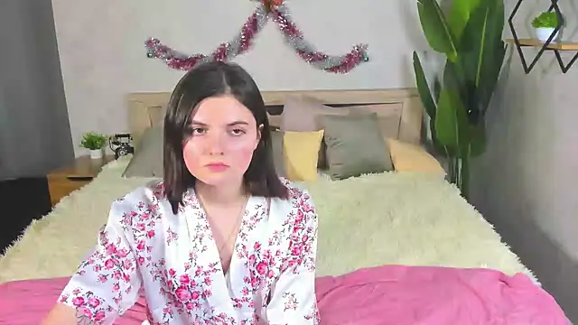 Snapshot of CharlotteMitchell chatting on January 11, 11:45 am CharlotteMitchell online show from January 11, 11:45 am