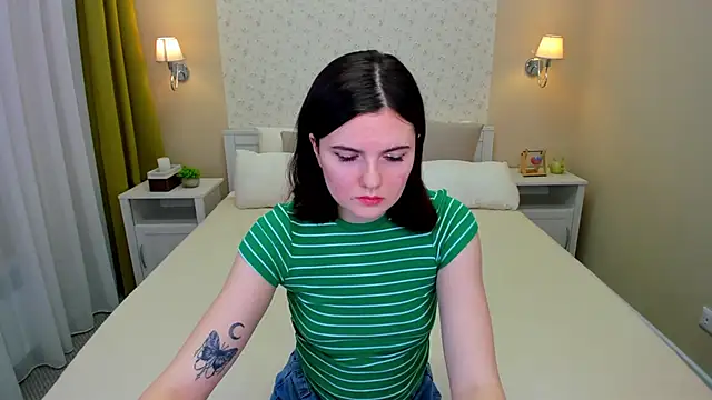 Snapshot of CharlotteMitchell chatting on February 5, 7:07 am CharlotteMitchell online show from February 5, 7:07 am