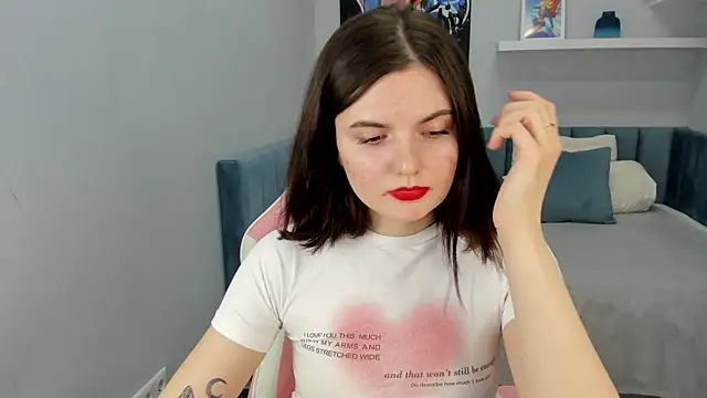 Snapshot of CharlotteMitchell chatting on February 7, 11:12 am CharlotteMitchell online show from February 7, 11:12 am